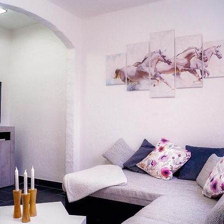 Moderne Ferienwohnung Black Beauty Auf Idyllischem Reiterhof Naehe Burg Eltz Münstermaifeld エクステリア 写真