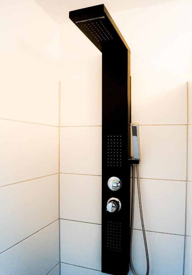 Moderne Ferienwohnung Black Beauty Auf Idyllischem Reiterhof Naehe Burg Eltz Münstermaifeld エクステリア 写真