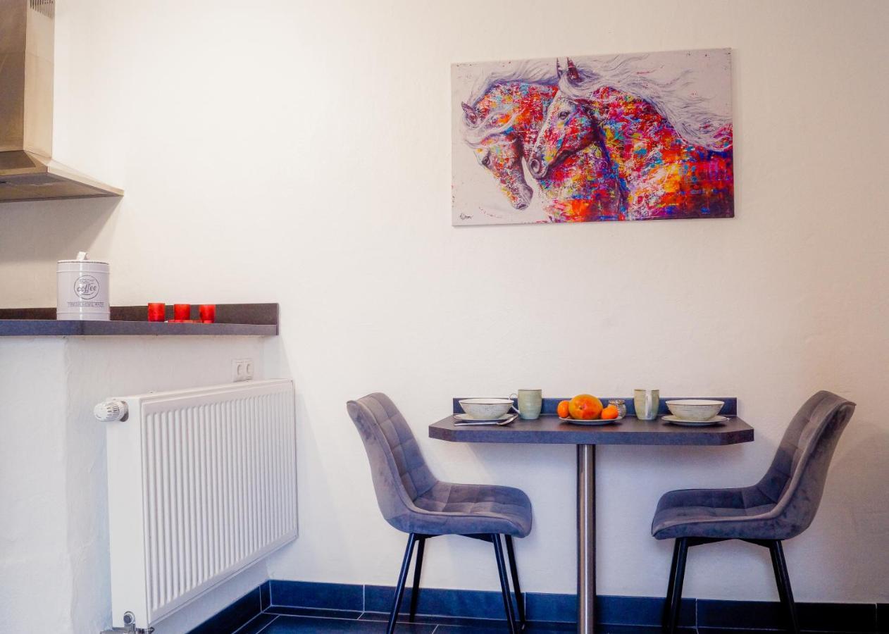 Moderne Ferienwohnung Black Beauty Auf Idyllischem Reiterhof Naehe Burg Eltz Münstermaifeld エクステリア 写真